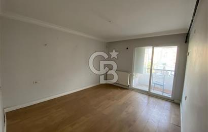 Bostanlı Merkezde,  Kiralık İş Yeri Kullanımına Uygun Daire