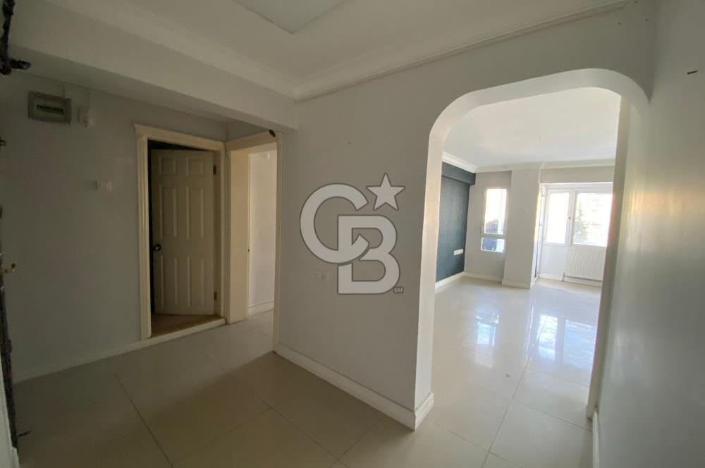 Bostanlı Merkezde,  Kiralık İş Yeri Kullanımına Uygun Daire