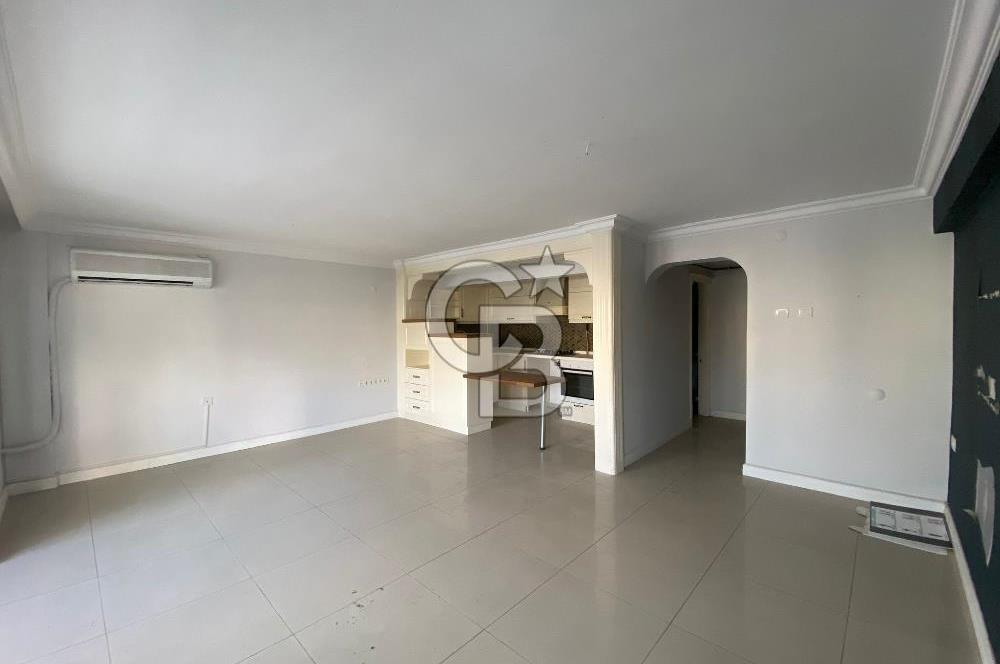 Bostanlı Merkezde,  Kiralık İş Yeri Kullanımına Uygun Daire