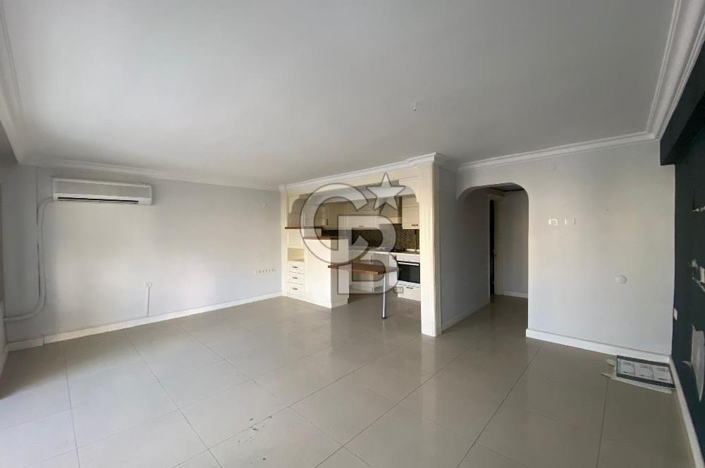 Bostanlı Merkezde,  Kiralık İş Yeri Kullanımına Uygun Daire