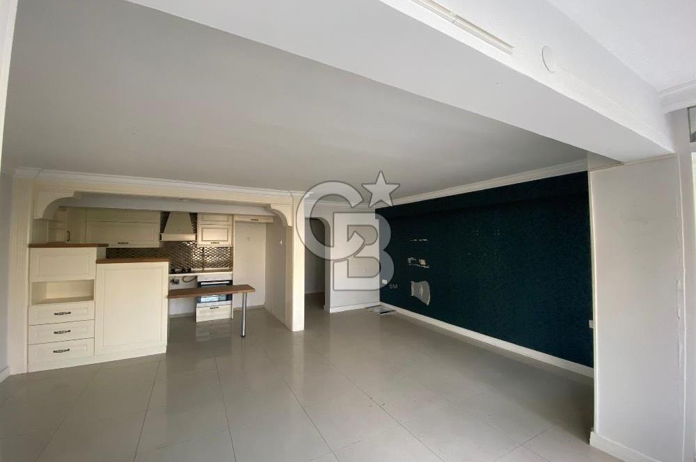 Bostanlı Merkezde,  Kiralık İş Yeri Kullanımına Uygun Daire