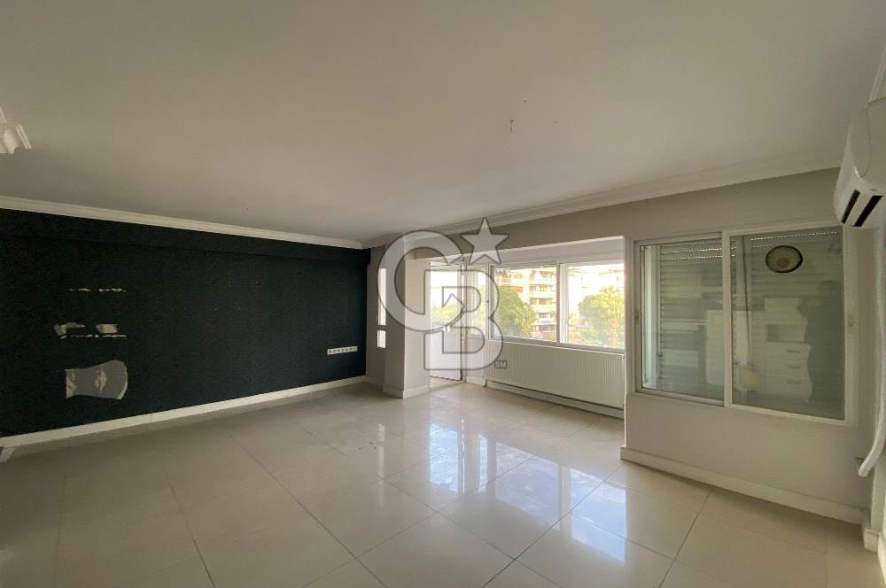 Bostanlı Merkezde,  Kiralık İş Yeri Kullanımına Uygun Daire