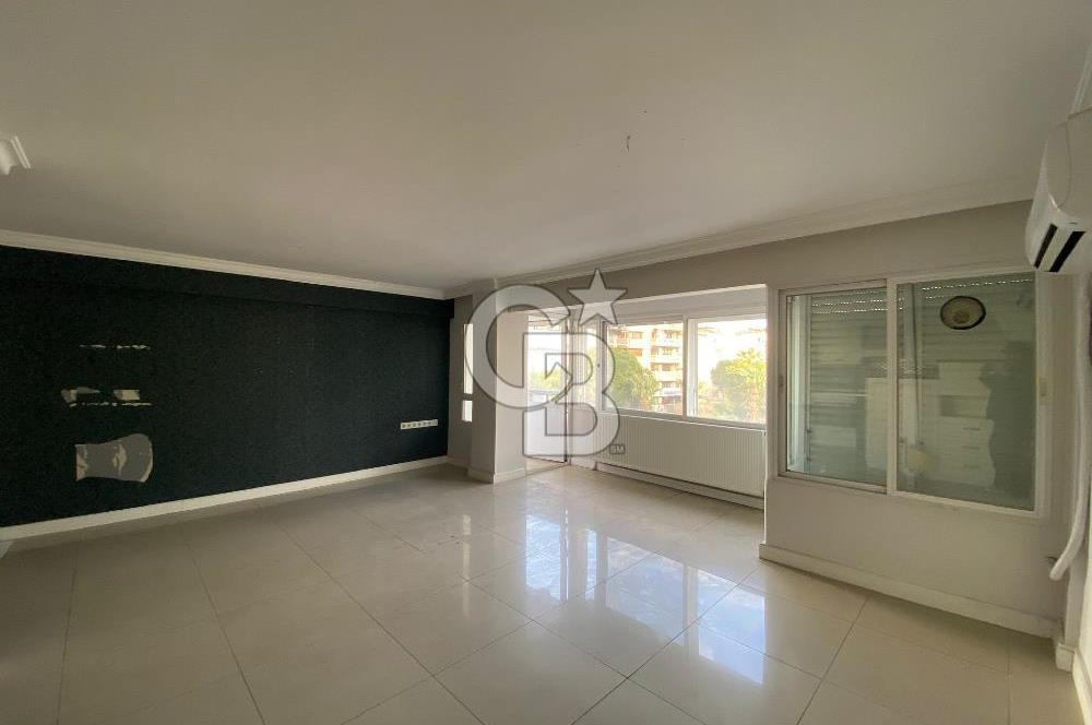 Bostanlı Merkezde,  Kiralık İş Yeri Kullanımına Uygun Daire