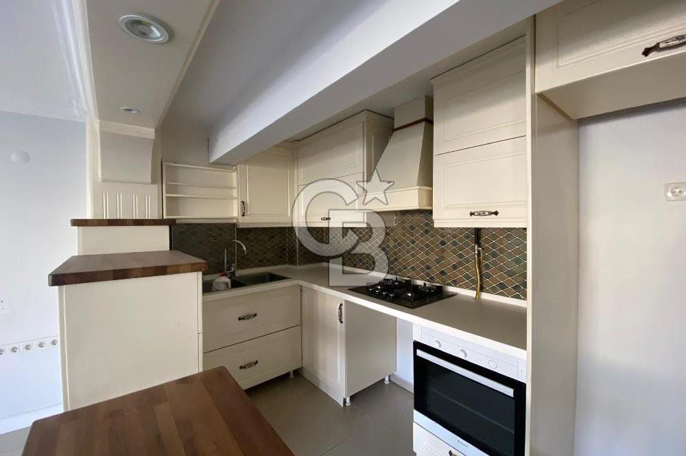 Bostanlı Merkezde,  Kiralık İş Yeri Kullanımına Uygun Daire