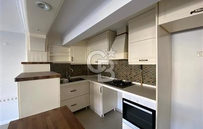 Bostanlı Merkezde,  Kiralık İş Yeri Kullanımına Uygun Daire