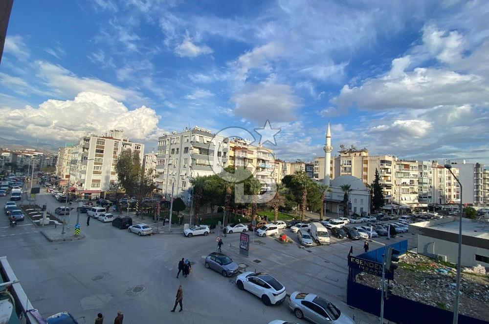 Bostanlı Merkezde,  Kiralık İş Yeri Kullanımına Uygun Daire