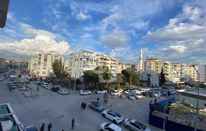 Bostanlı Merkezde,  Kiralık İş Yeri Kullanımına Uygun Daire