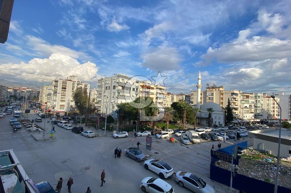 Bostanlı Merkezde,  Kiralık İş Yeri Kullanımına Uygun Daire