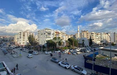 Bostanlı Merkezde,  Kiralık İş Yeri Kullanımına Uygun Daire