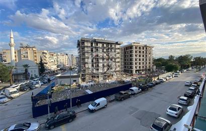 Bostanlı Merkezde,  Kiralık İş Yeri Kullanımına Uygun Daire