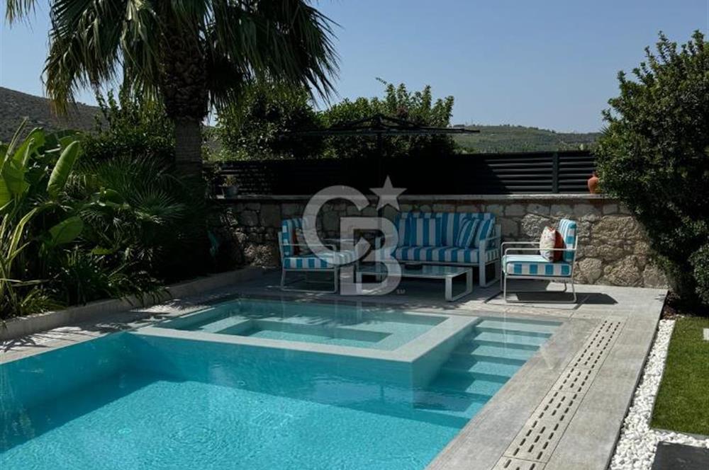 ALAÇATI GÖBENE MAHALLESİNDE SATILIK LÜKS VİLLA