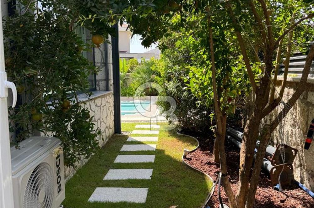 ALAÇATI GÖBENE MAHALLESİNDE SATILIK LÜKS VİLLA