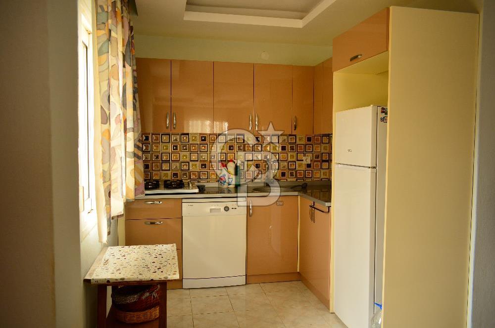 Urla Çeşmealtı'nda Denize Sıfır Binada Manzaralı Kiralık 1+1 Daire