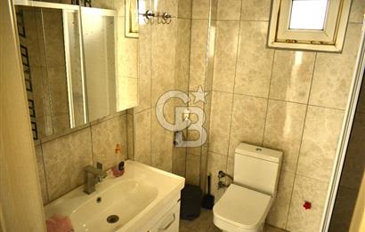 Urla Çeşmealtı'nda Denize Sıfır Binada Manzaralı Kiralık 1+1 Daire