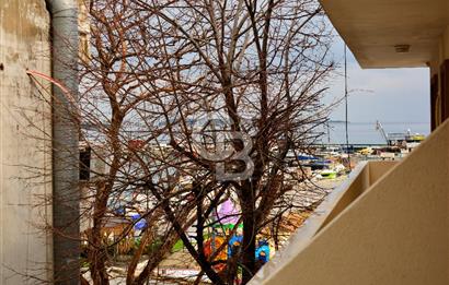 Urla Çeşmealtı'nda Denize Sıfır Binada Manzaralı Kiralık 1+1 Daire