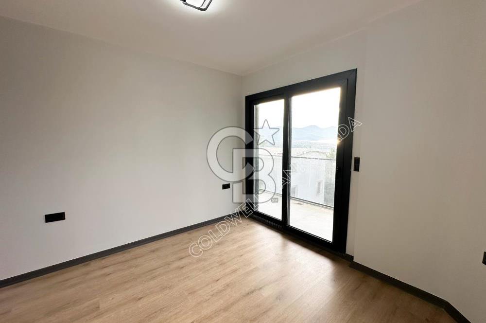 SOĞUCAK KUŞADASI’NDA SATILIK  DENİZ MANZARALI HAVUZLU AKILLI EV SİSTEMLİ 2+1 VİLLA