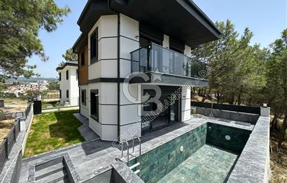 SOĞUCAK KUŞADASI’NDA SATILIK  DENİZ MANZARALI HAVUZLU AKILLI EV SİSTEMLİ 2+1 VİLLA