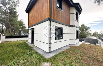 SOĞUCAK KUŞADASI’NDA SATILIK  DENİZ MANZARALI HAVUZLU AKILLI EV SİSTEMLİ 2+1 VİLLA