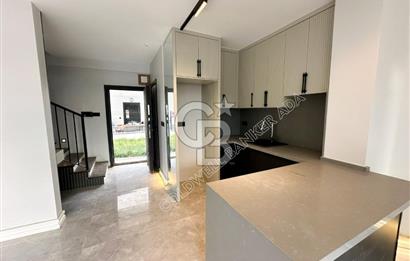 SOĞUCAK KUŞADASI’NDA SATILIK  DENİZ MANZARALI HAVUZLU AKILLI EV SİSTEMLİ 2+1 VİLLA