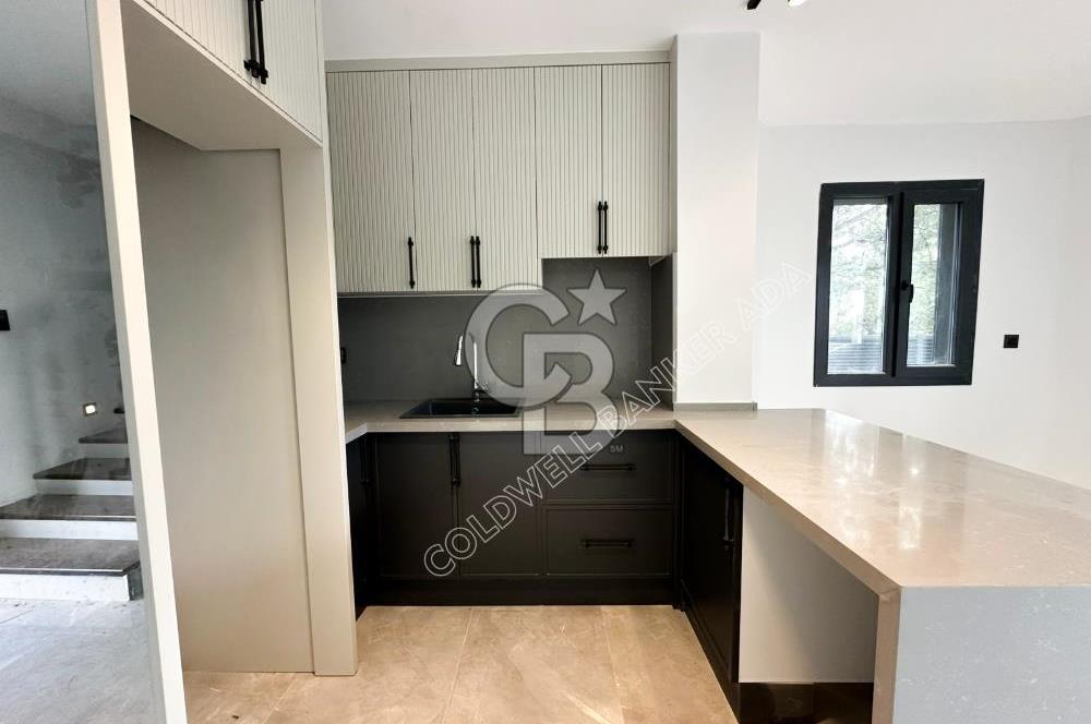 SOĞUCAK KUŞADASI’NDA SATILIK  DENİZ MANZARALI HAVUZLU AKILLI EV SİSTEMLİ 2+1 VİLLA