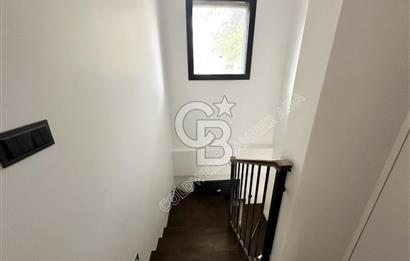 SOĞUCAK KUŞADASI’NDA SATILIK  DENİZ MANZARALI HAVUZLU AKILLI EV SİSTEMLİ 2+1 VİLLA