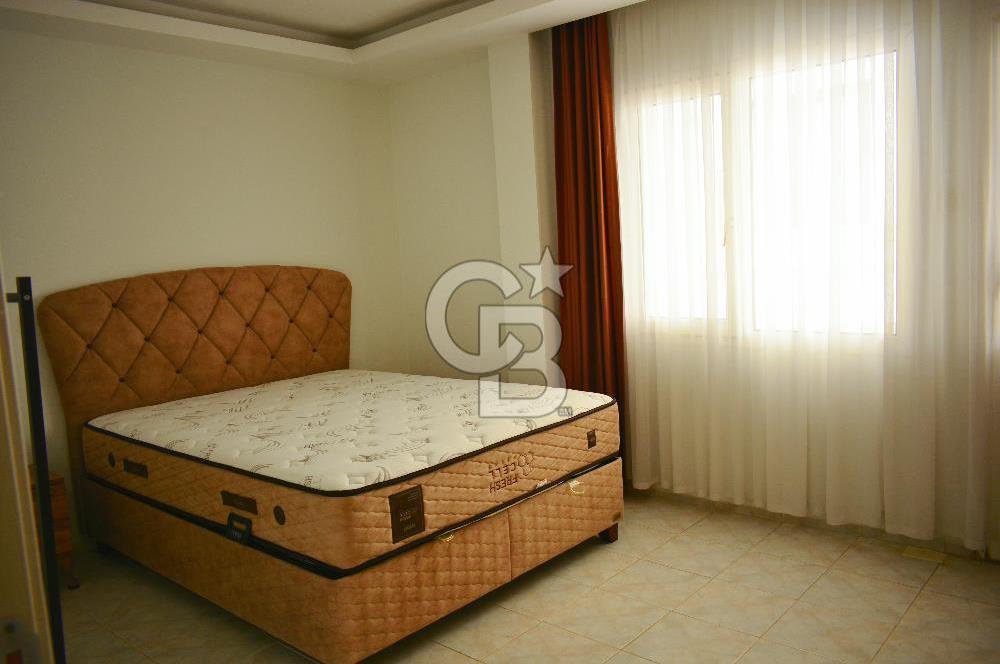 Urla Çeşmealtı'nda Denize Sıfır Binada Manzaralı Kiralık 1+1 Daire