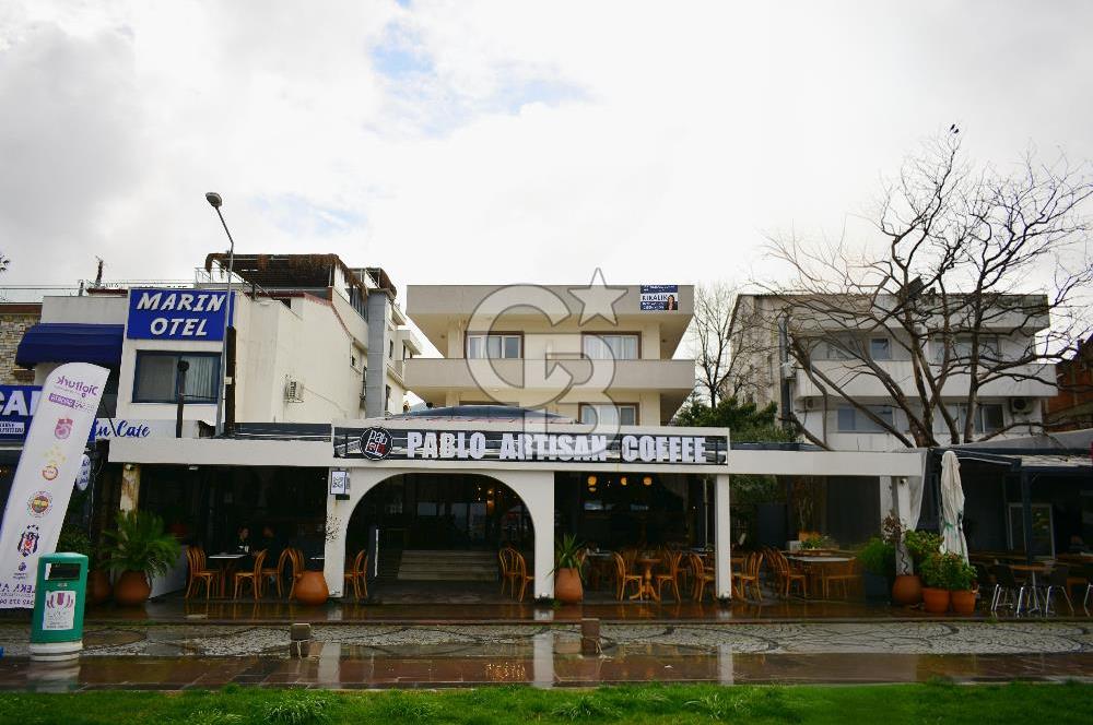 Urla Çeşmealtı'nda Denize Sıfır Binada Manzaralı Kiralık 1+1 Daire