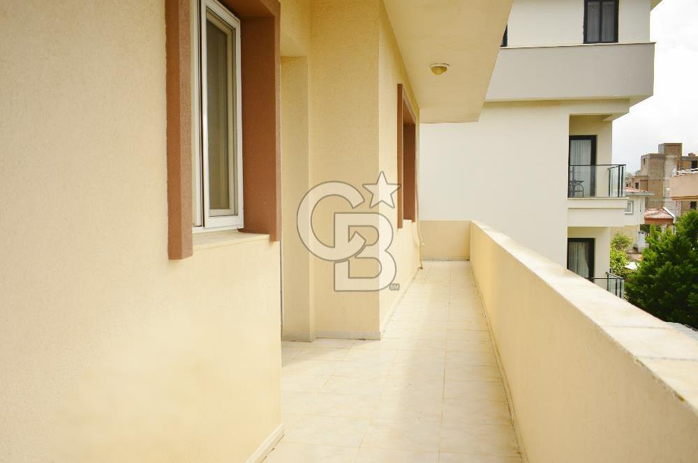 Urla Çeşmealtı'nda Denize Sıfır Binada Manzaralı Kiralık 1+1 Daire