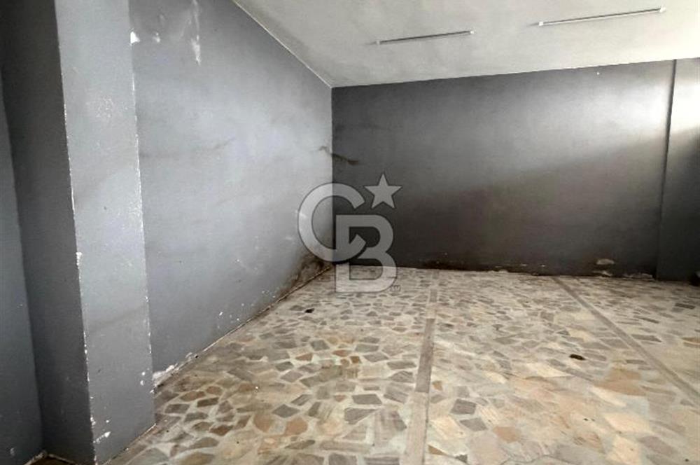 Kumbaşı Mahallesinde Yol Kenarında  Dükkan