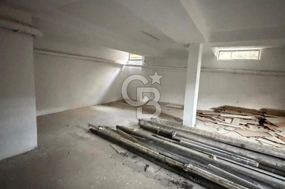 Kumbaşı Mahallesinde Yol Kenarında  Dükkan