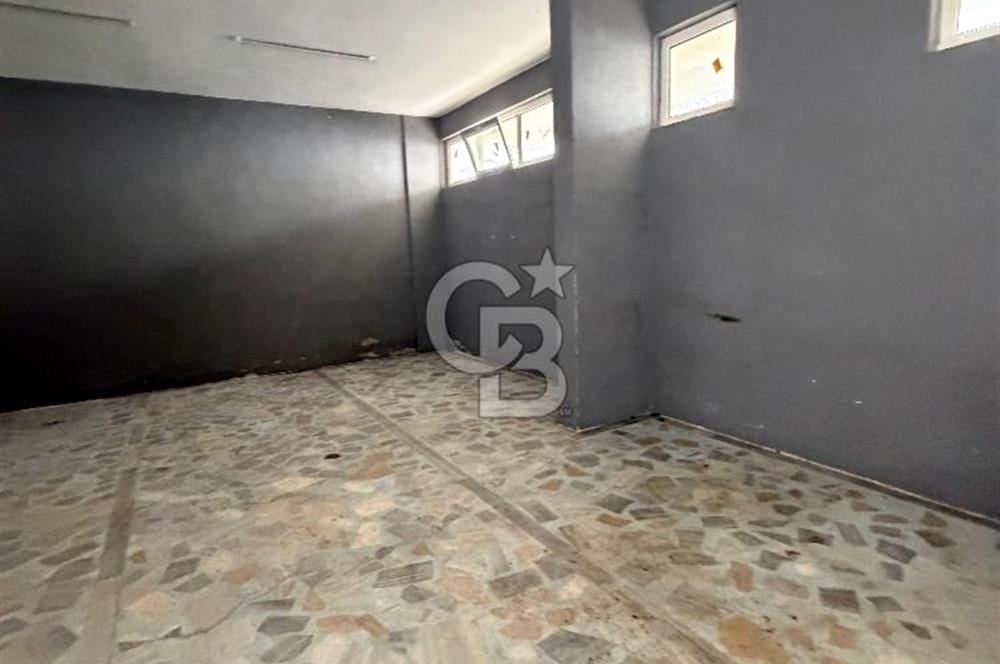 Kumbaşı Mahallesinde Yol Kenarında  Dükkan