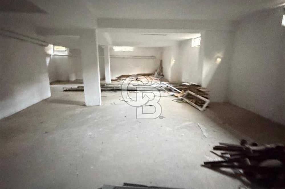 Kumbaşı Mahallesinde Yol Kenarında  Dükkan