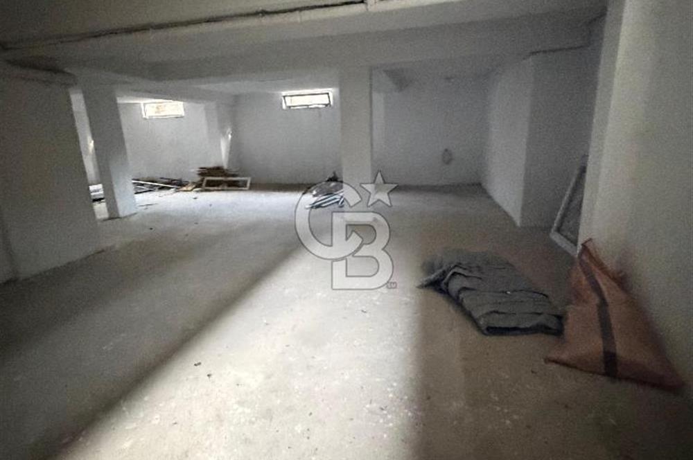 Kumbaşı Mahallesinde Yol Kenarında  Dükkan