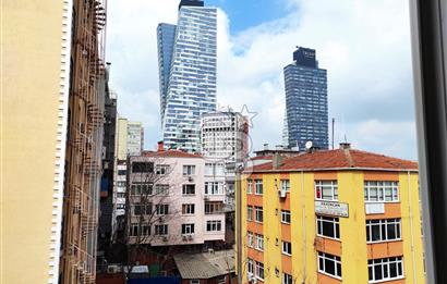 MECİDİYEKÖY MEYDAN’DA TABELA DEĞERİ YÜKSEK, ÖZEL DEKORASYONLU 4+1 OFİS