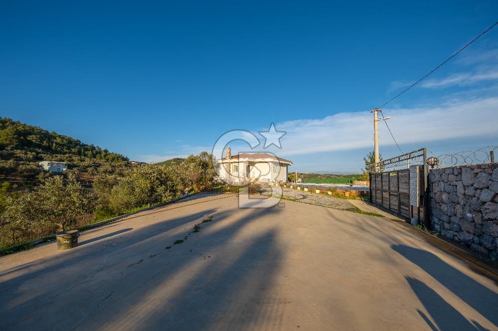 Mendeers Çatalca'da Yüzme Havuzlu Satılık Çiftlik Evi