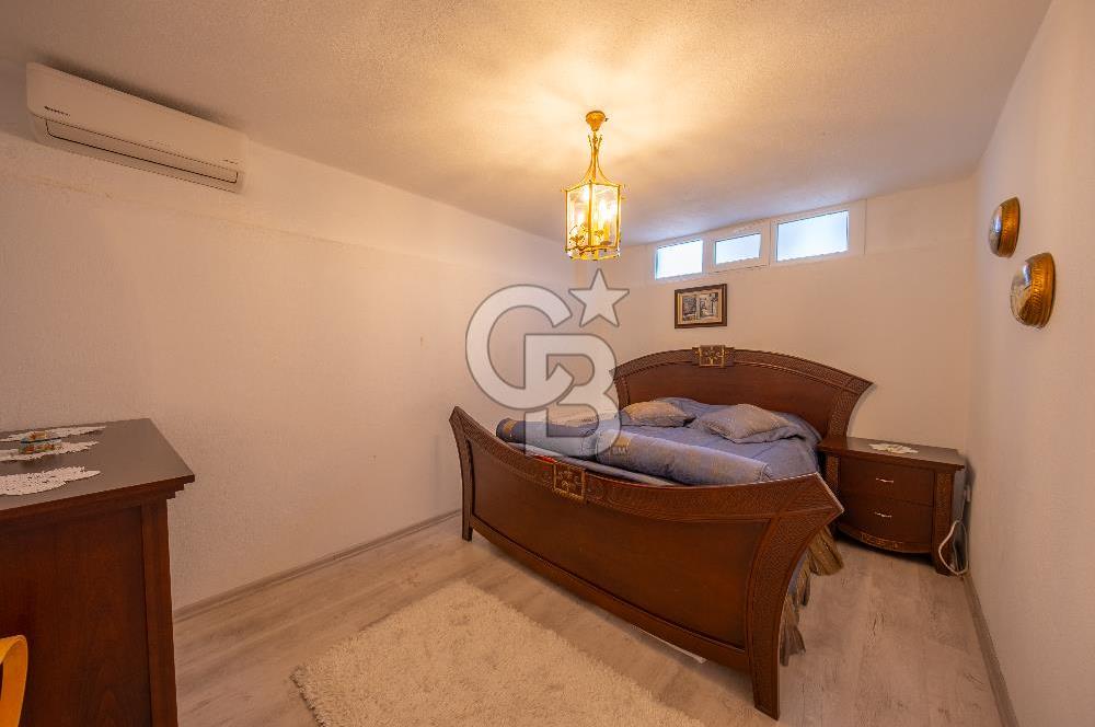 Mendeers Çatalca'da Yüzme Havuzlu Satılık Çiftlik Evi