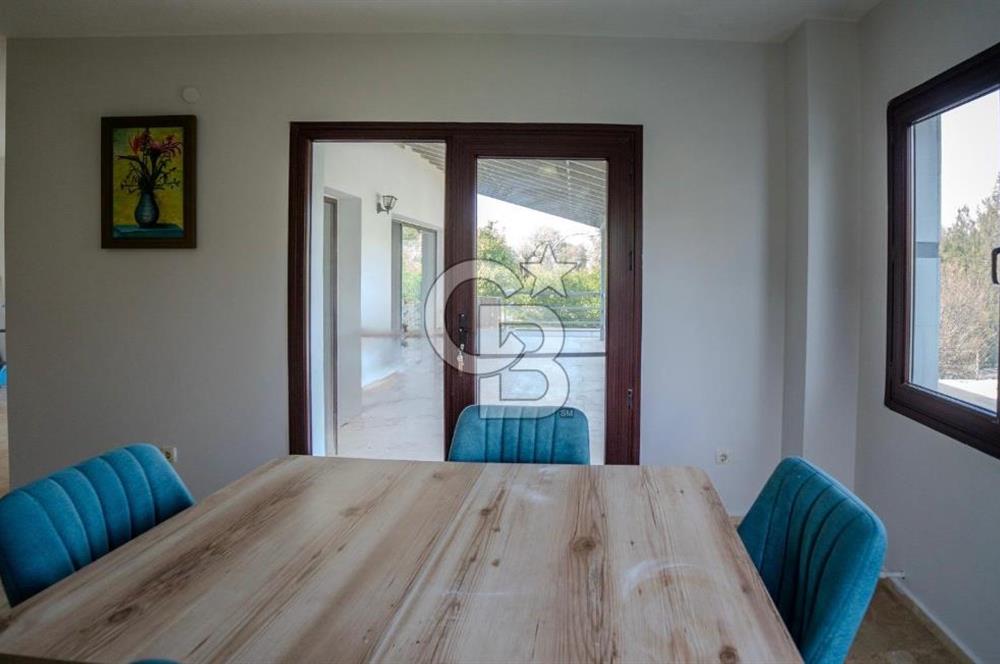 Kuşadası Olivia Sitesinde Doğa İçinde Müstakil Havuzlu Villa