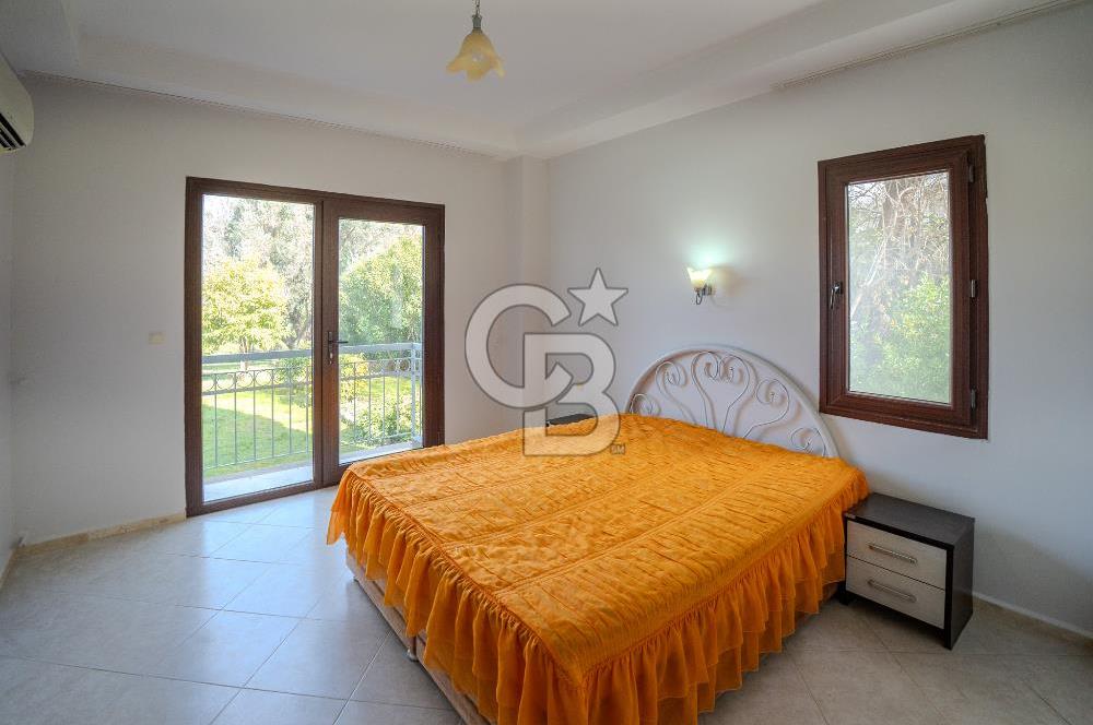 Kuşadası Olivia Sitesinde Doğa İçinde Müstakil Havuzlu Villa