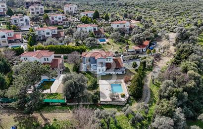Kuşadası Olivia Sitesinde Doğa İçinde Müstakil Havuzlu Villa