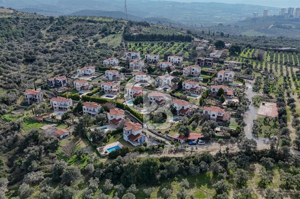 Kuşadası Olivia Sitesinde Doğa İçinde Müstakil Havuzlu Villa