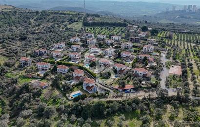 Kuşadası Olivia Sitesinde Doğa İçinde Müstakil Havuzlu Villa