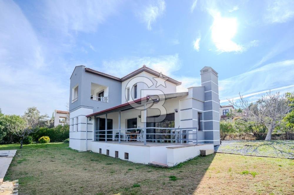 Kuşadası Olivia Sitesinde Doğa İçinde Müstakil Havuzlu Villa