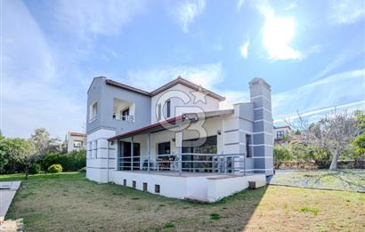 Kuşadası Olivia Sitesinde Doğa İçinde Müstakil Havuzlu Villa
