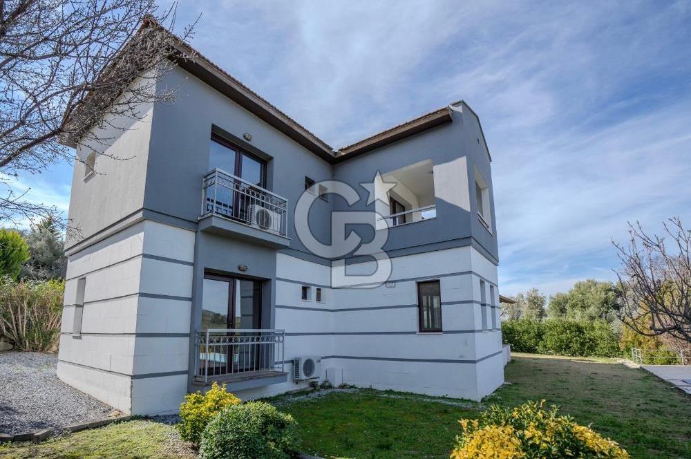 Kuşadası Olivia Sitesinde Doğa İçinde Müstakil Havuzlu Villa