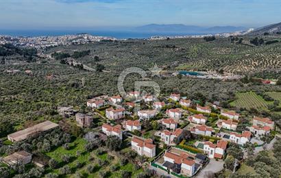 Kuşadası Olivia Sitesinde Doğa İçinde Müstakil Havuzlu Villa