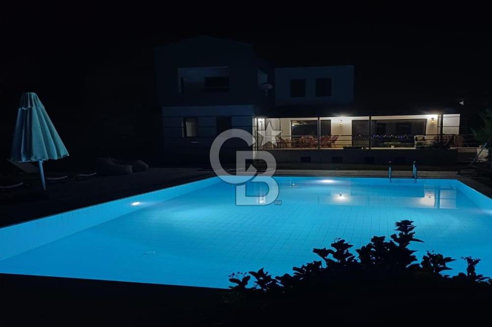 Kuşadası Olivia Sitesinde Doğa İçinde Müstakil Havuzlu Villa