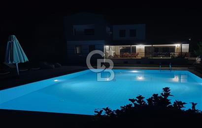 Kuşadası Olivia Sitesinde Doğa İçinde Müstakil Havuzlu Villa