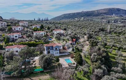 Kuşadası Olivia Sitesinde Doğa İçinde Müstakil Havuzlu Villa