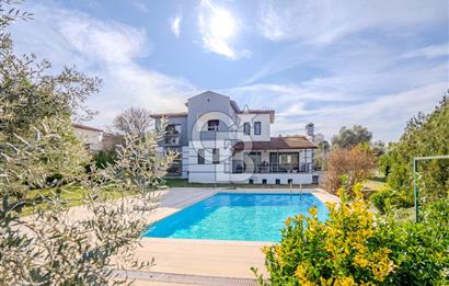 Kuşadası Olivia Sitesinde Doğa İçinde Müstakil Havuzlu Villa