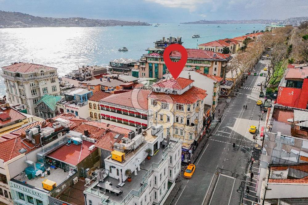 Ortaköy'de Boğaza Yürüme Mesafesinde Köşe Konumlu 2+1 |Satılık